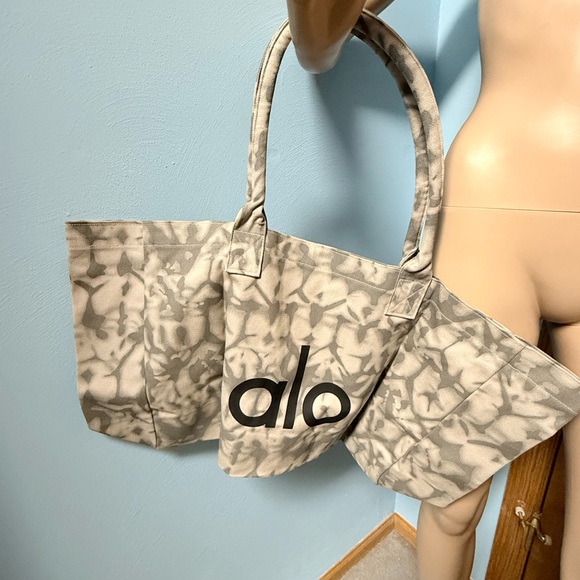 ALO Gray Grey tie dye tote bag NEW with TAGS - Picture 4 of 5